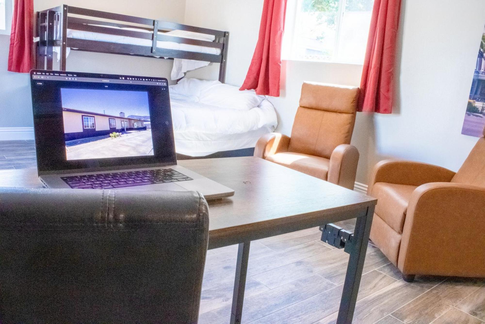 Lux Private Home - Pool, Billiards, 8 Smart Tvs, Board Games, Cotton Bedding - The Stone Sanctuary At Mccullough Hills Trailhead Лас-Вегас Екстер'єр фото